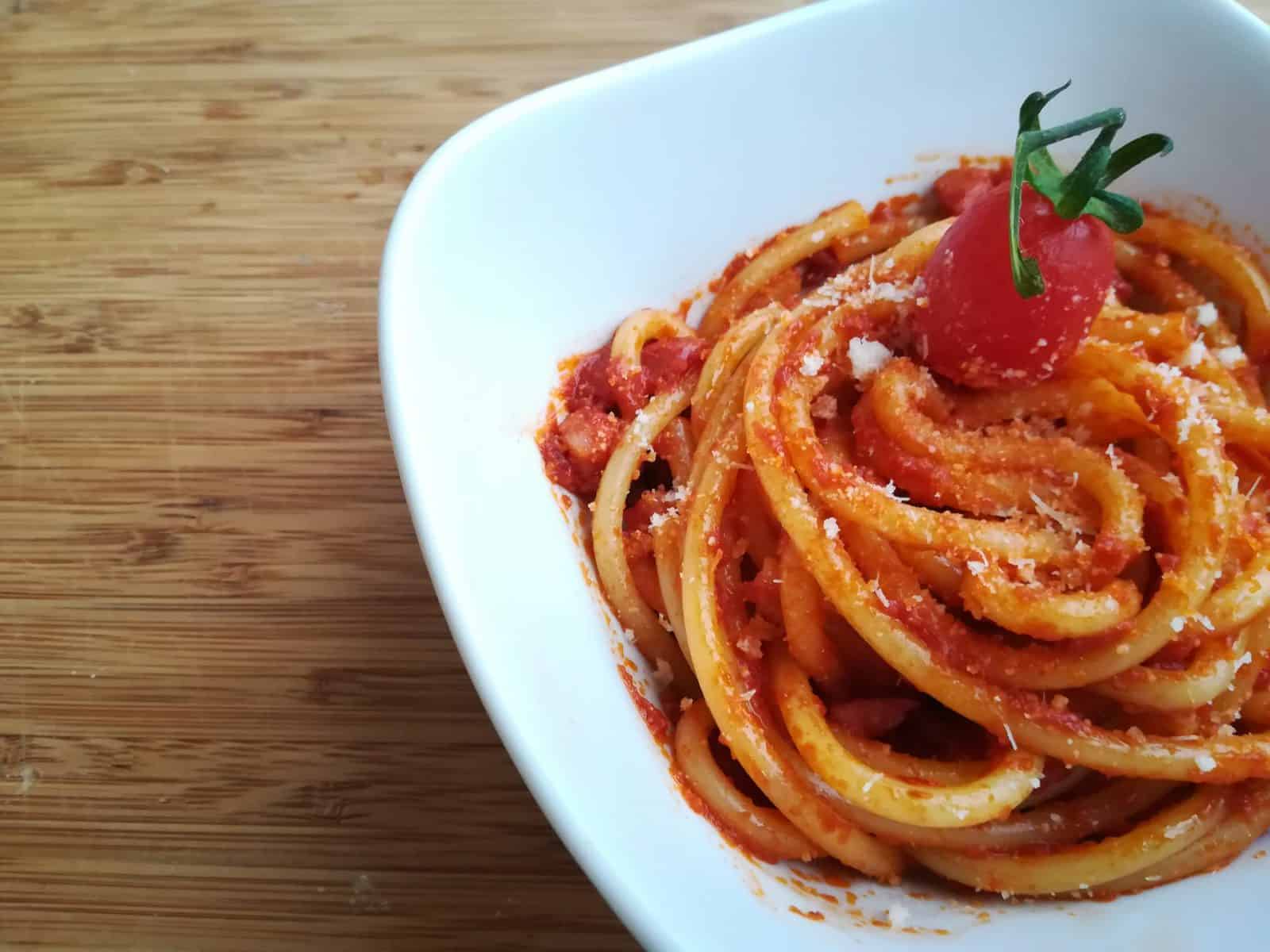 Pasta all'Amatriciana vegenä. 4:lle – Gastrodontin maailma