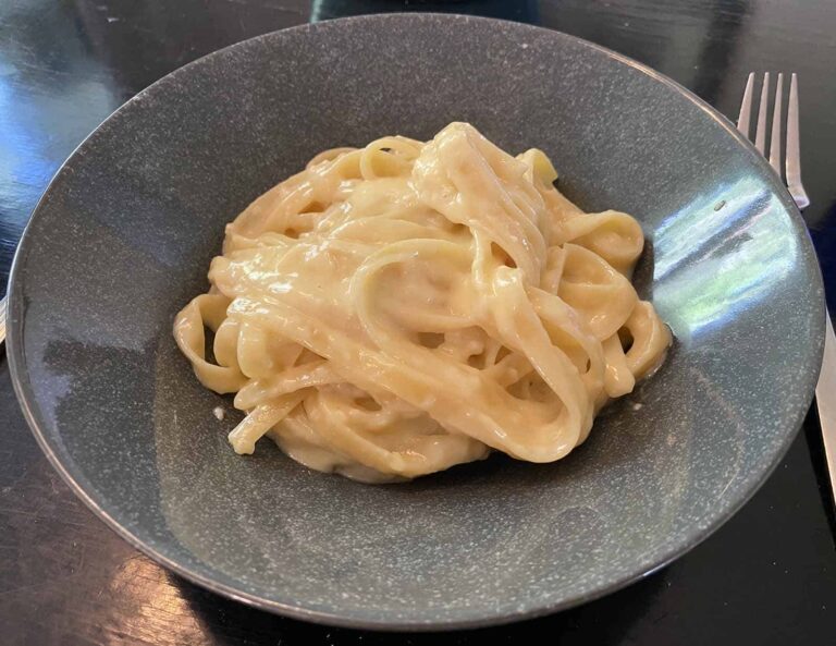 Fettucine Alfredo – yksinkertaisesti jumalaista pastaa