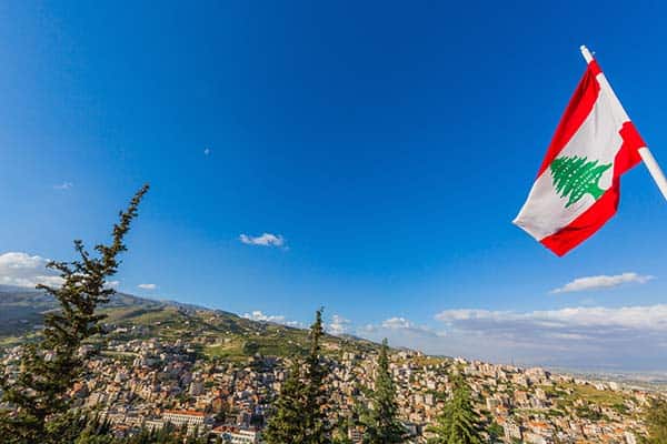 Kuva Libanonista, lippu näkyvissä